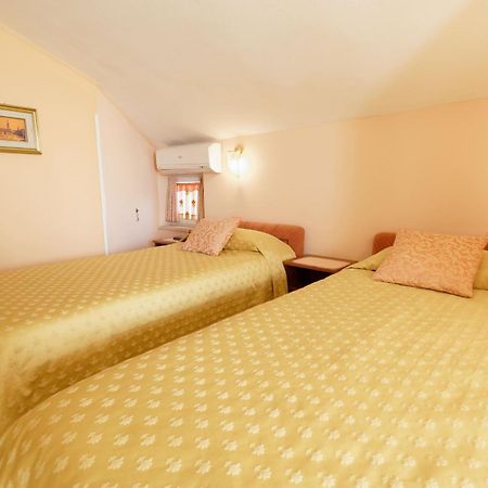 Holiday Home Nevena By Rent Istria Buje Pokoj fotografie
