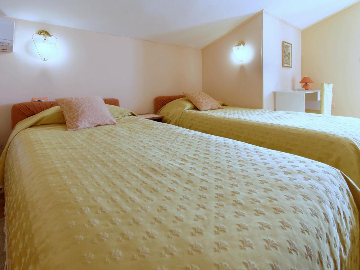 Holiday Home Nevena By Rent Istria Buje Exteriér fotografie