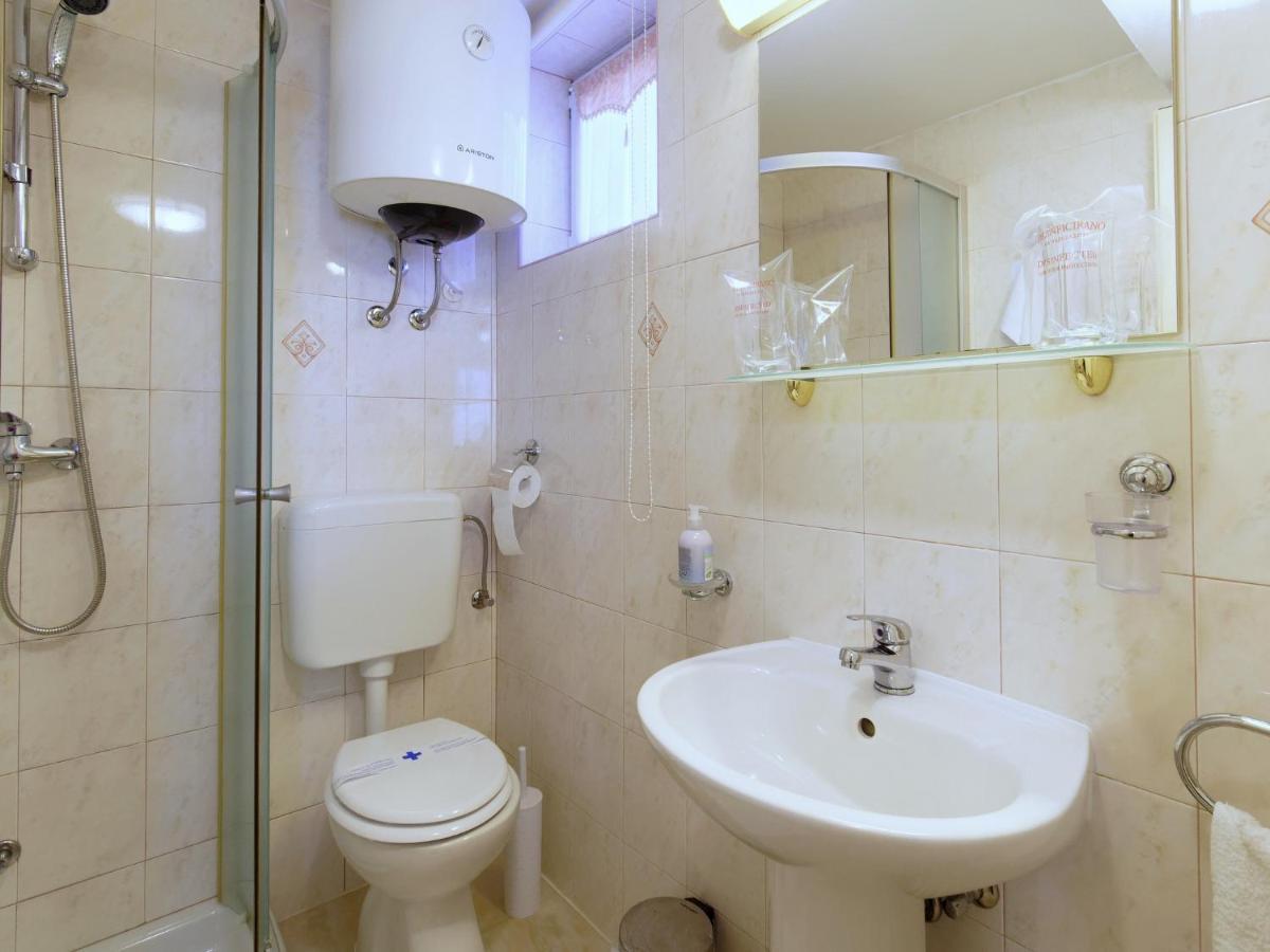 Holiday Home Nevena By Rent Istria Buje Exteriér fotografie